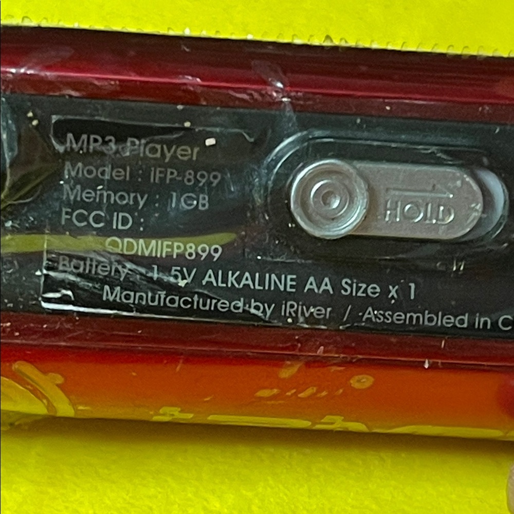 Red Portable MP3/Voice Player with Direct Encoding and Built-In Mic - Picture 7 of 13